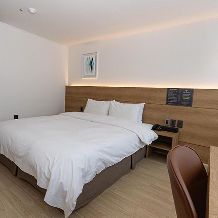 Hotel The Grang Jungmun ซอกวีโพ ภายนอก รูปภาพ