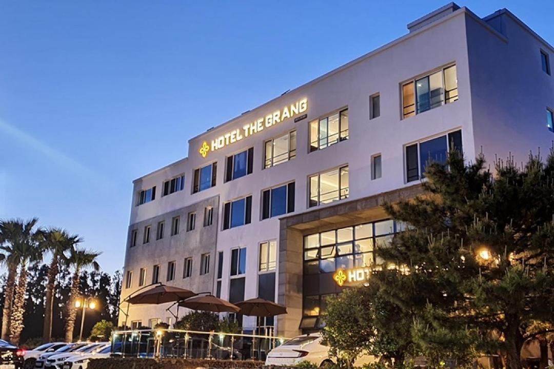 Hotel The Grang Jungmun ซอกวีโพ ภายนอก รูปภาพ