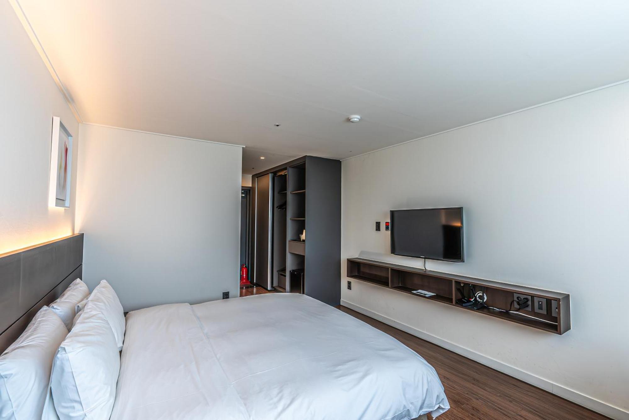 Hotel The Grang Jungmun ซอกวีโพ ภายนอก รูปภาพ