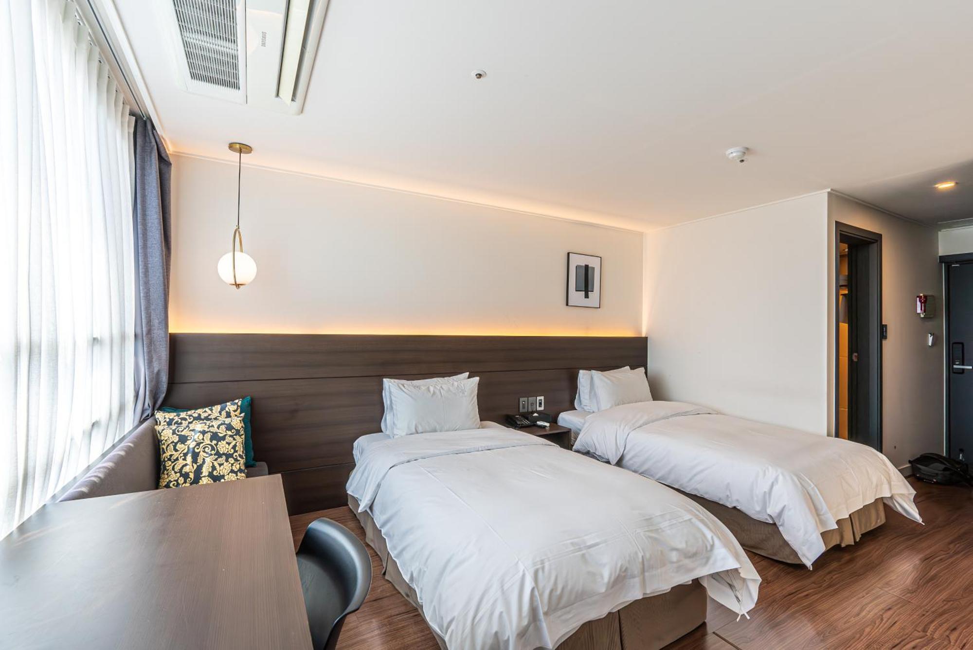 Hotel The Grang Jungmun ซอกวีโพ ภายนอก รูปภาพ