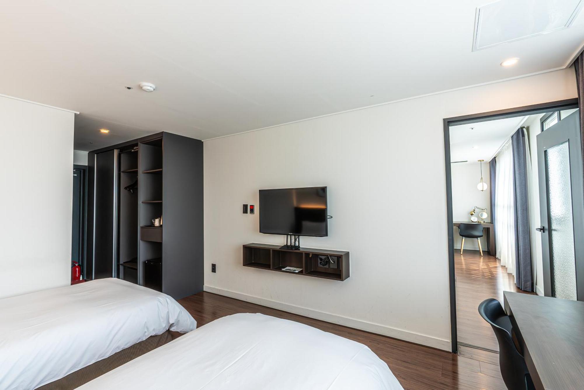 Hotel The Grang Jungmun ซอกวีโพ ภายนอก รูปภาพ