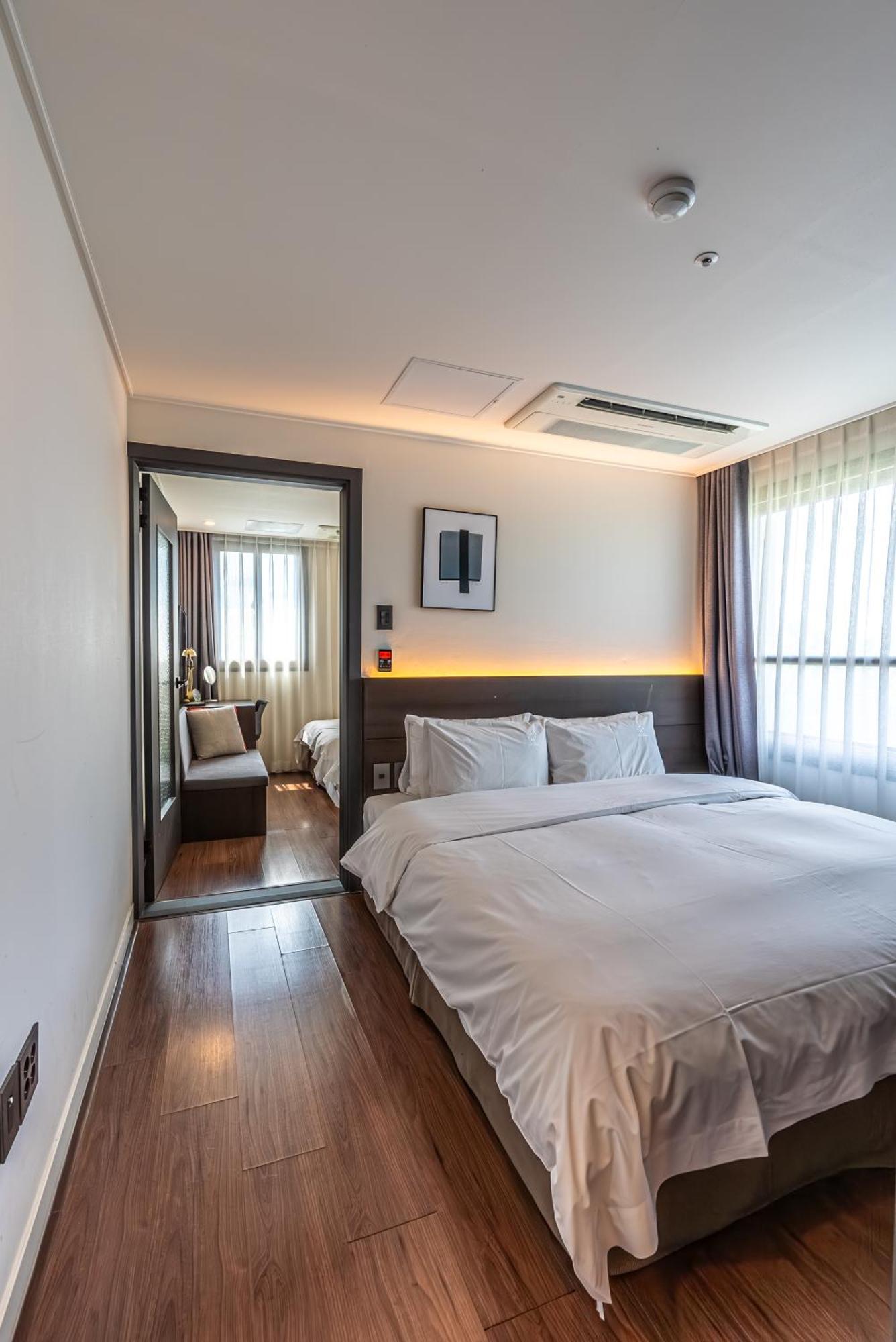 Hotel The Grang Jungmun ซอกวีโพ ภายนอก รูปภาพ