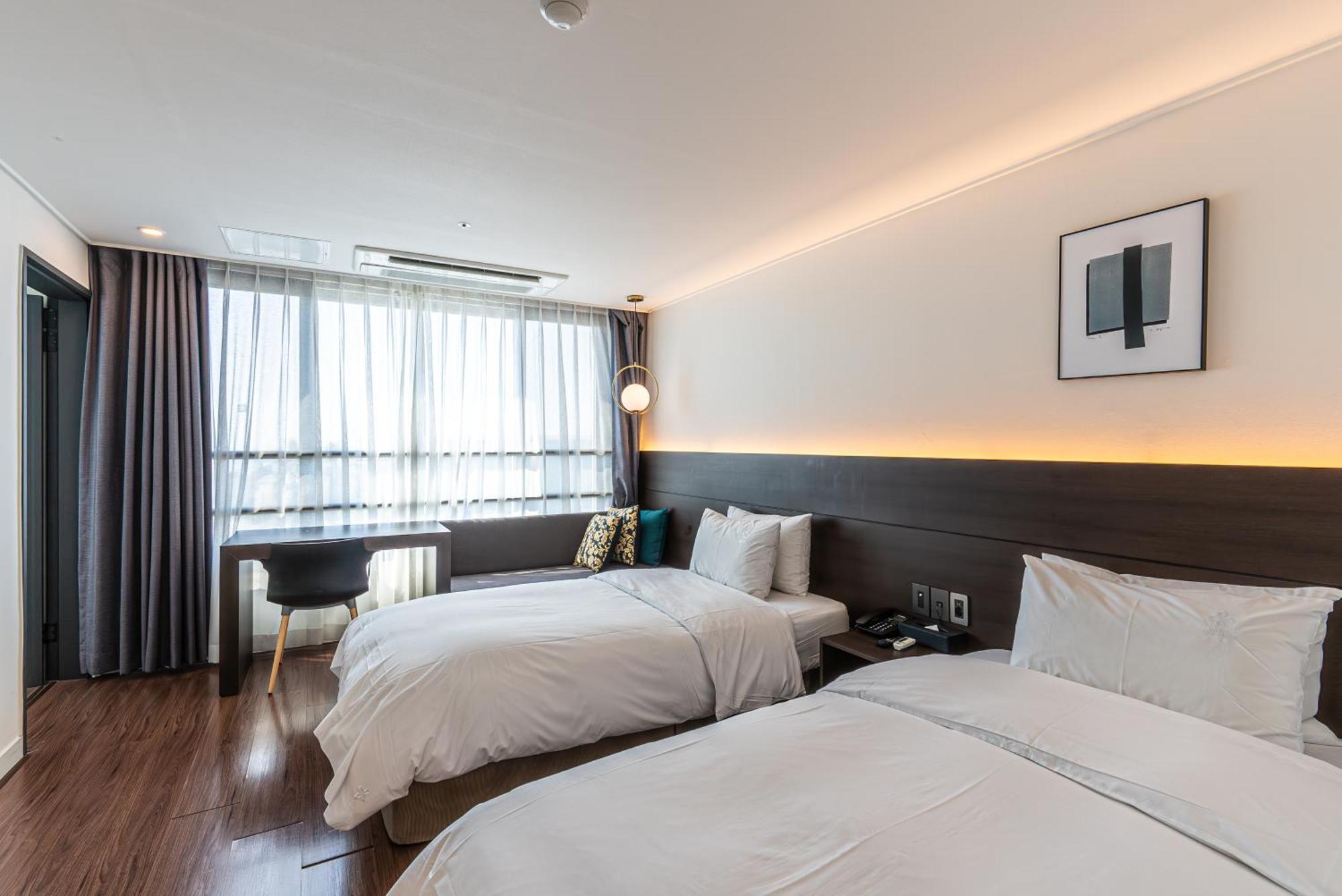 Hotel The Grang Jungmun ซอกวีโพ ภายนอก รูปภาพ