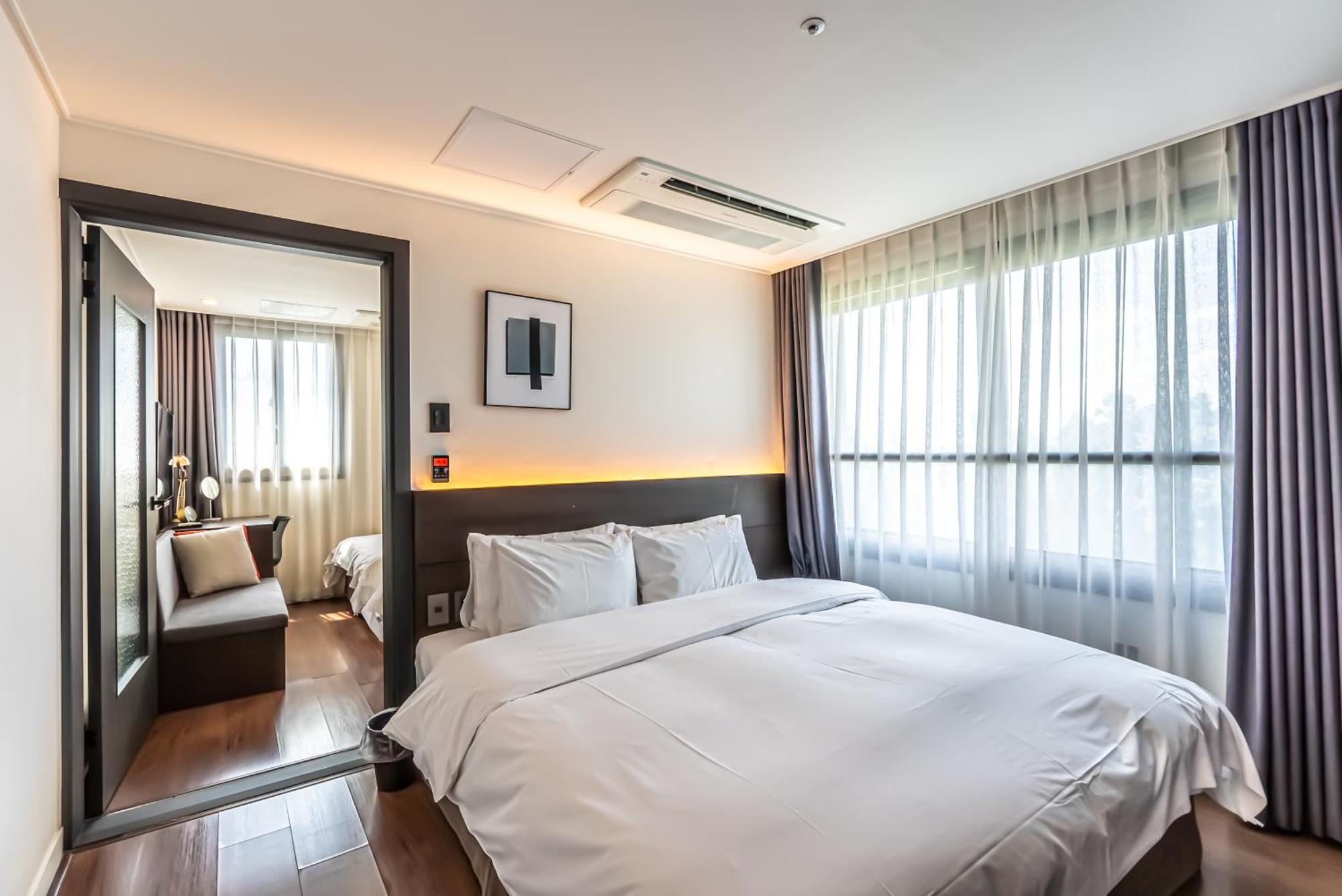 Hotel The Grang Jungmun ซอกวีโพ ภายนอก รูปภาพ