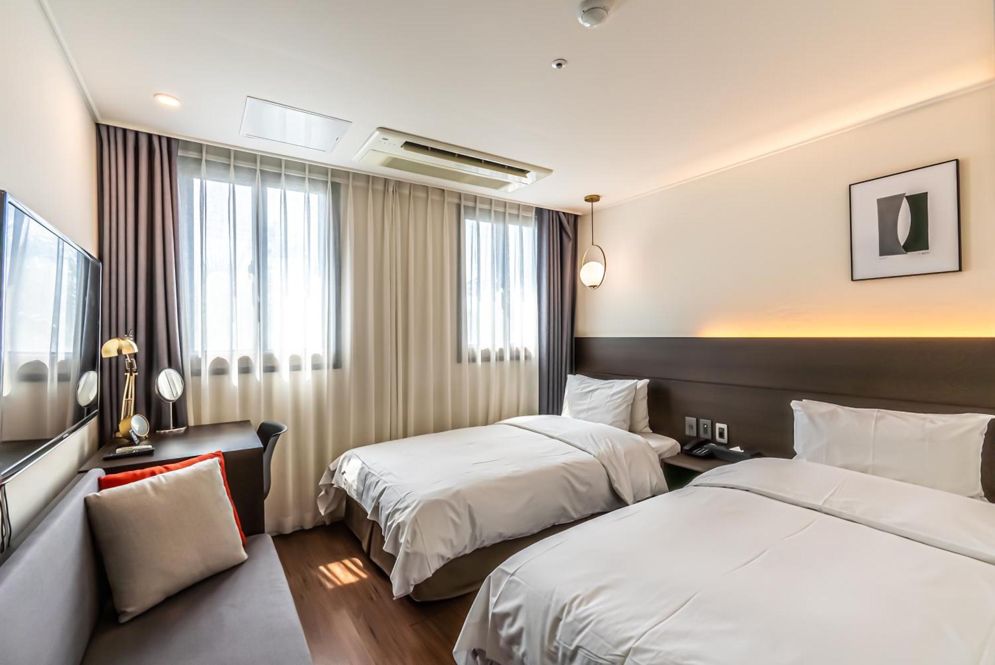 Hotel The Grang Jungmun ซอกวีโพ ภายนอก รูปภาพ