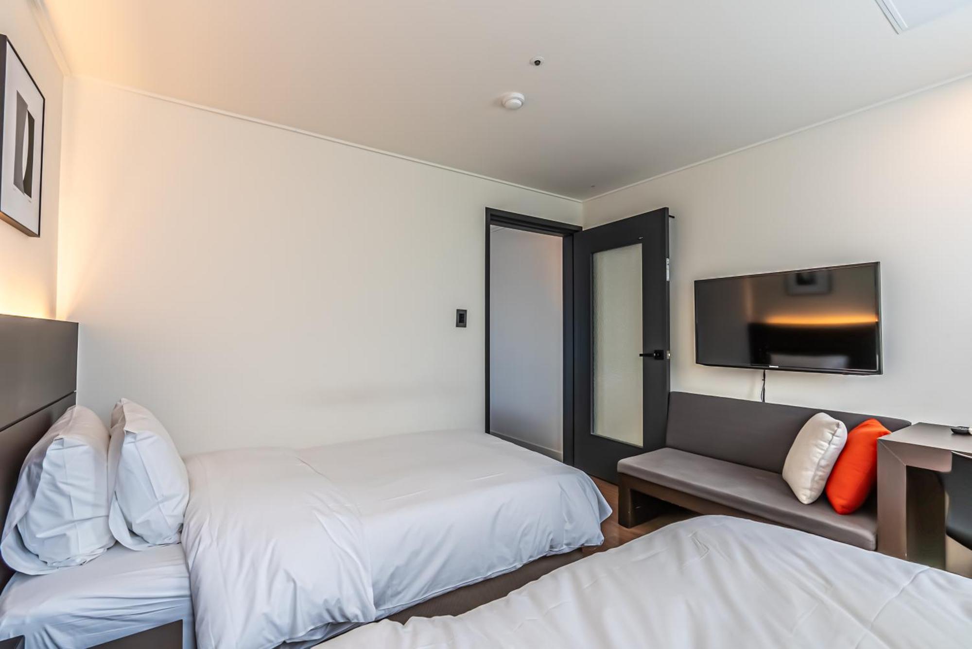 Hotel The Grang Jungmun ซอกวีโพ ภายนอก รูปภาพ