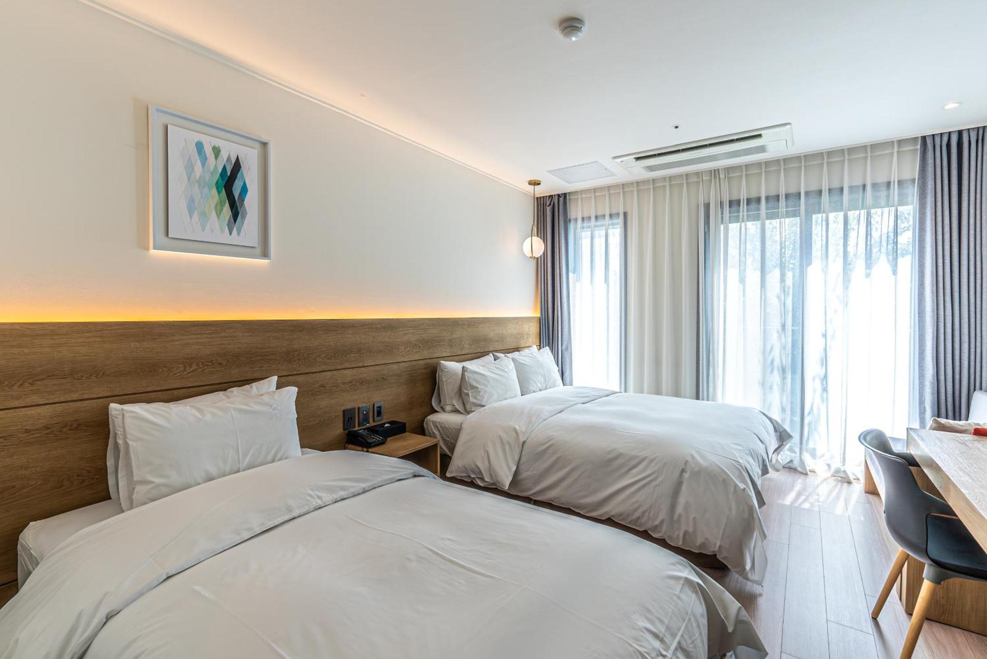 Hotel The Grang Jungmun ซอกวีโพ ภายนอก รูปภาพ