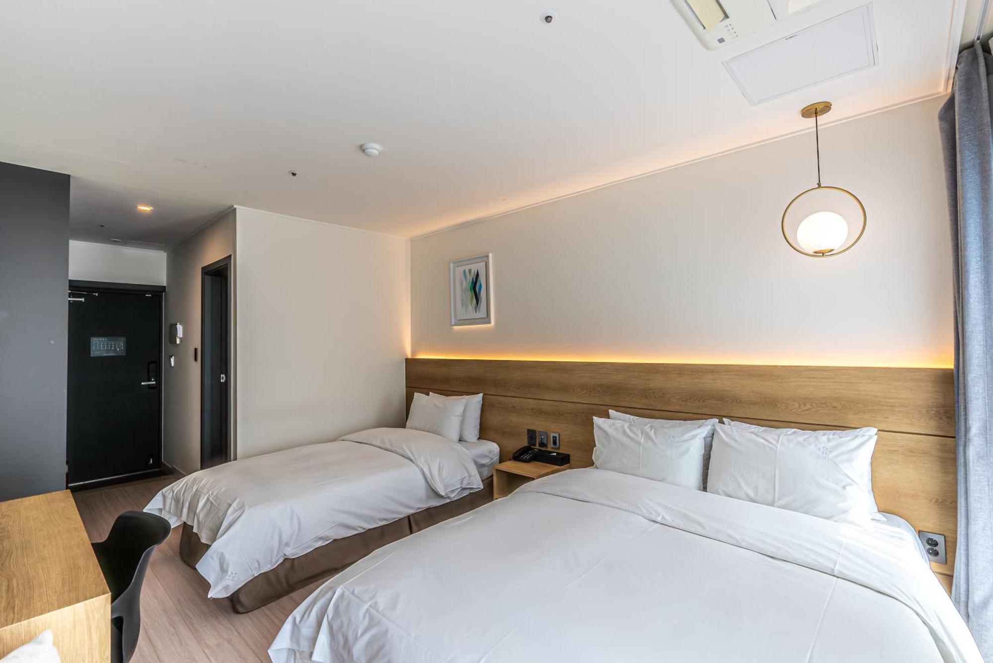 Hotel The Grang Jungmun ซอกวีโพ ภายนอก รูปภาพ