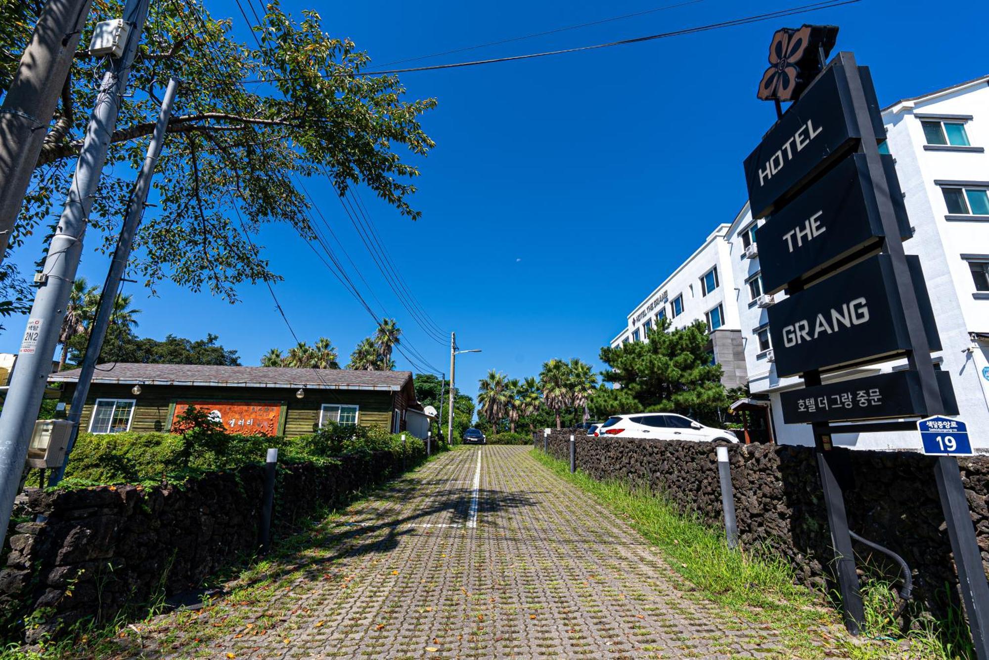 Hotel The Grang Jungmun ซอกวีโพ ภายนอก รูปภาพ