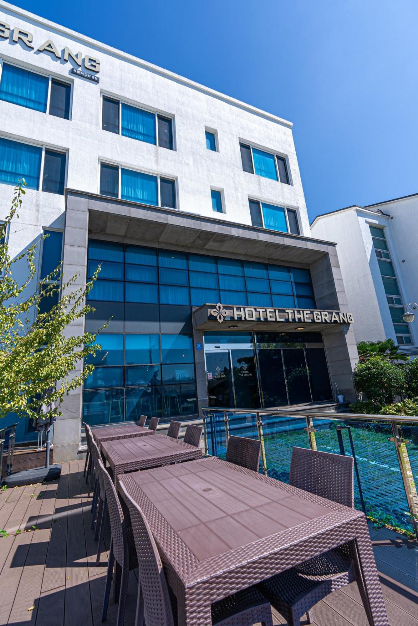 Hotel The Grang Jungmun ซอกวีโพ ภายนอก รูปภาพ