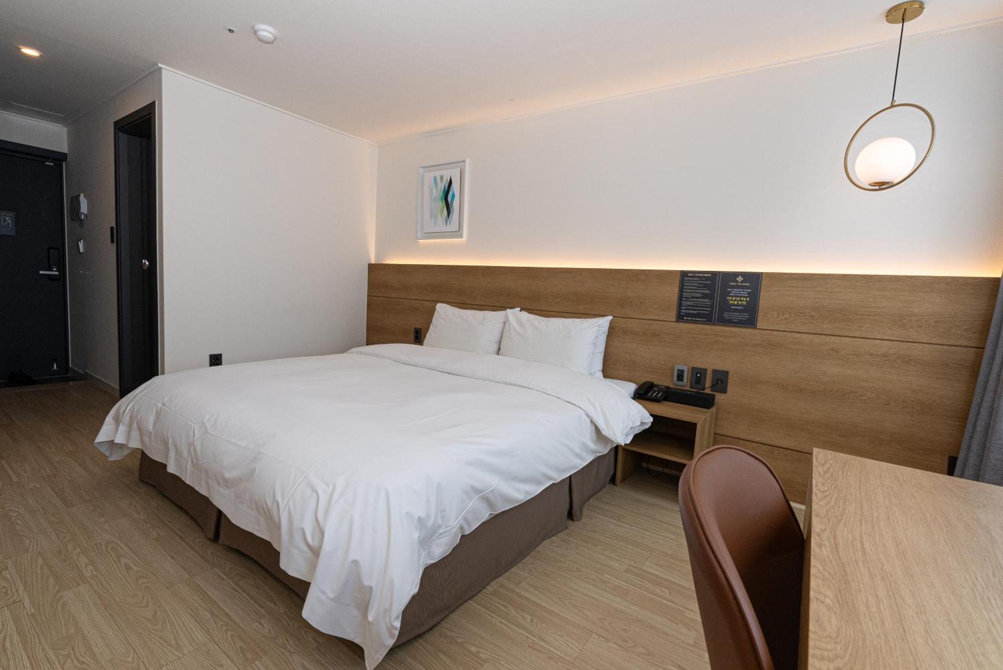 Hotel The Grang Jungmun ซอกวีโพ ภายนอก รูปภาพ