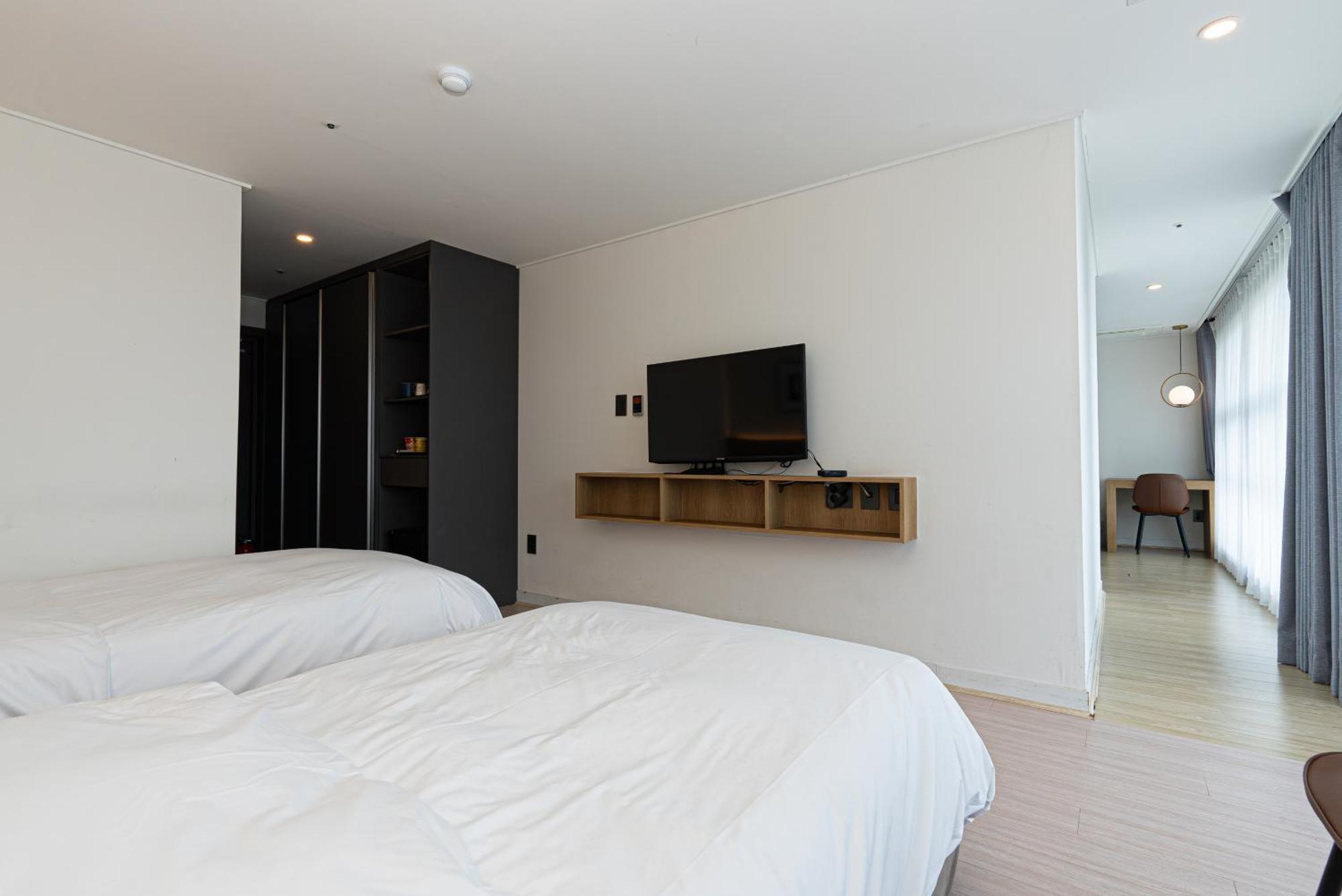 Hotel The Grang Jungmun ซอกวีโพ ภายนอก รูปภาพ