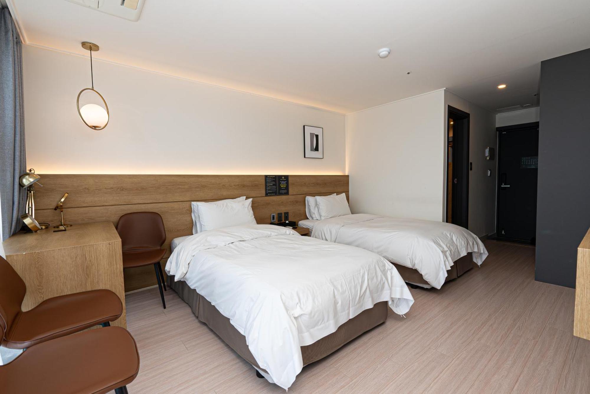 Hotel The Grang Jungmun ซอกวีโพ ภายนอก รูปภาพ