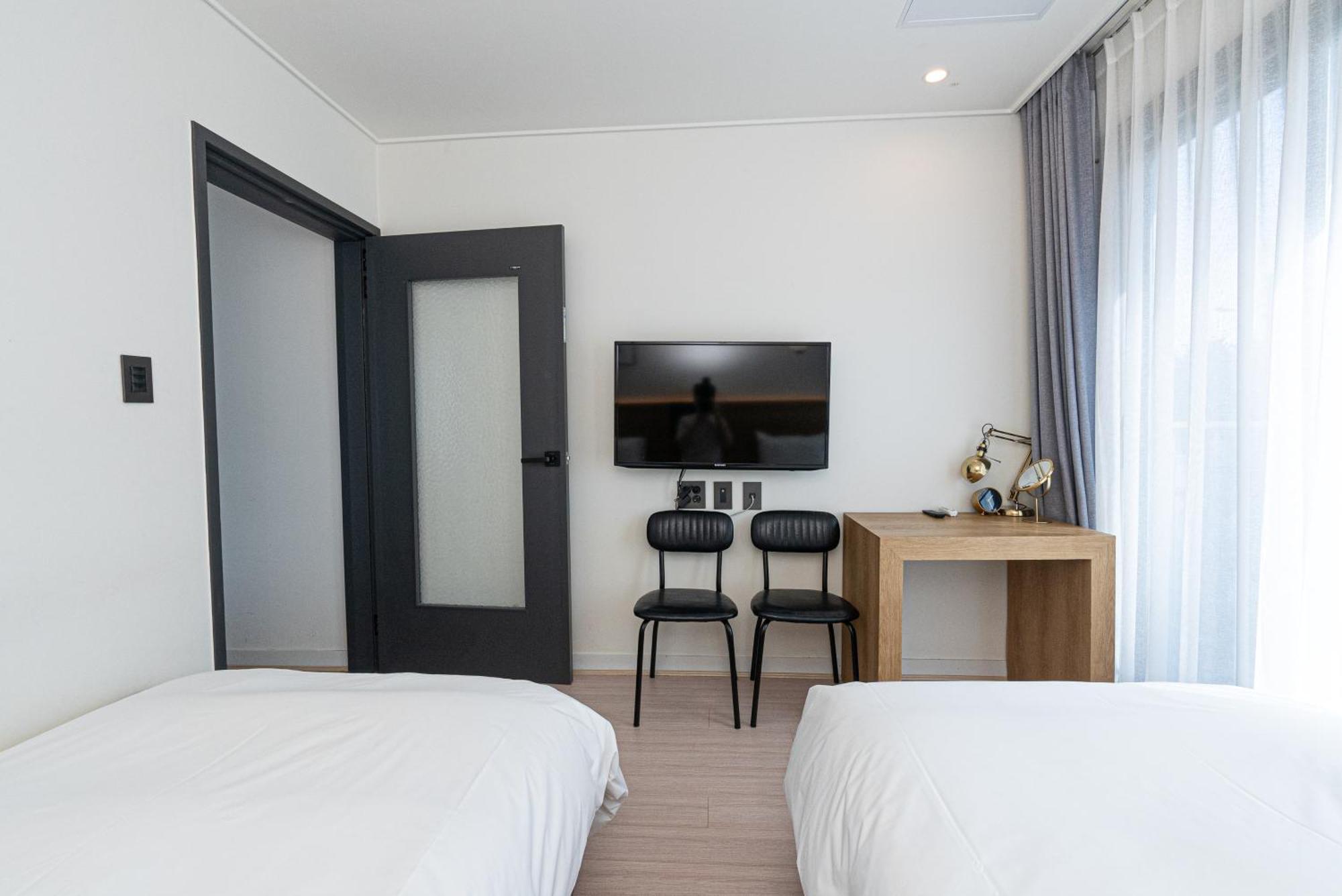 Hotel The Grang Jungmun ซอกวีโพ ภายนอก รูปภาพ