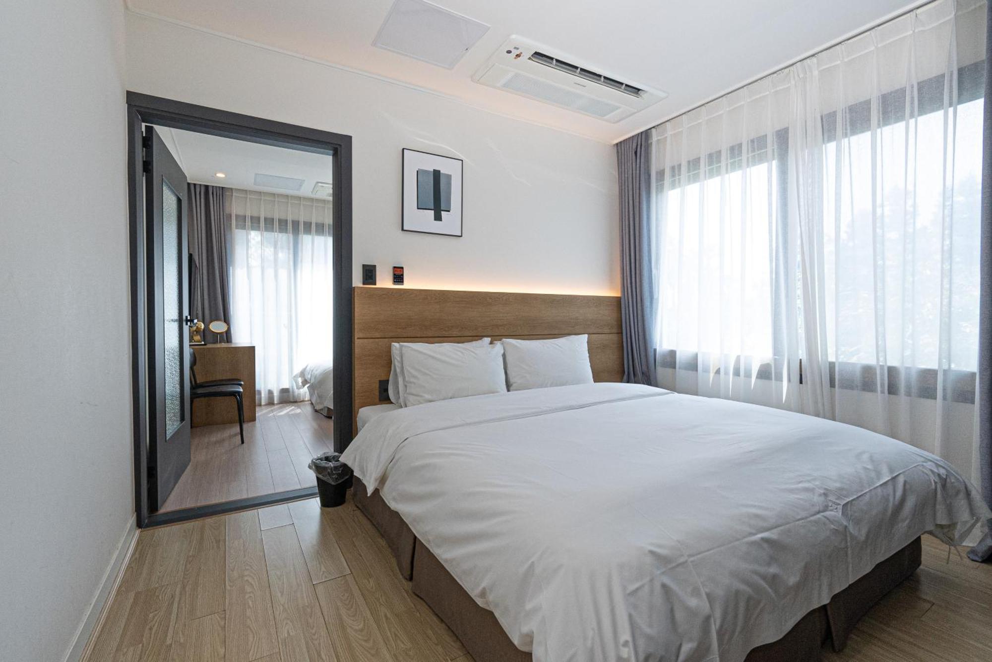 Hotel The Grang Jungmun ซอกวีโพ ภายนอก รูปภาพ