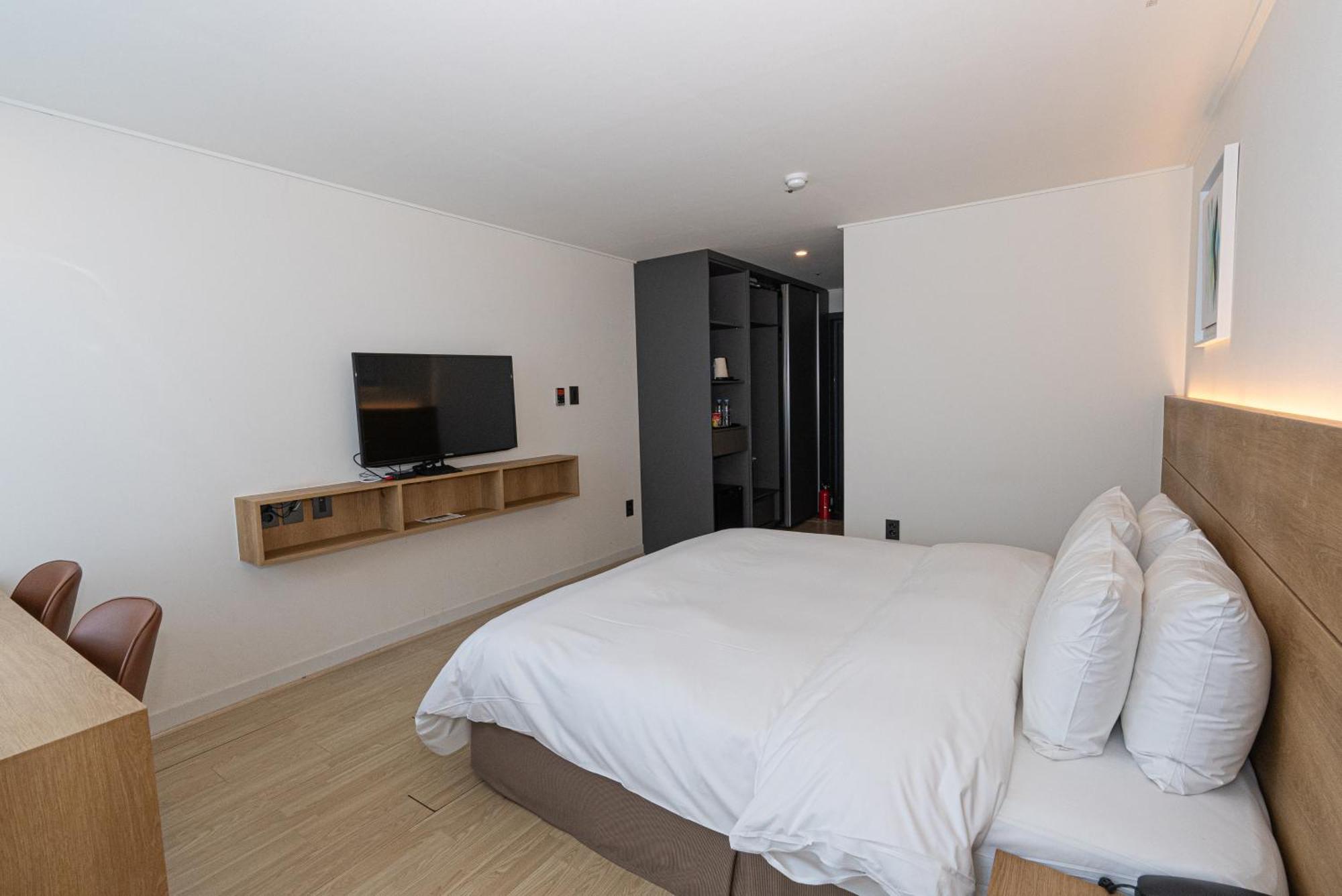Hotel The Grang Jungmun ซอกวีโพ ภายนอก รูปภาพ