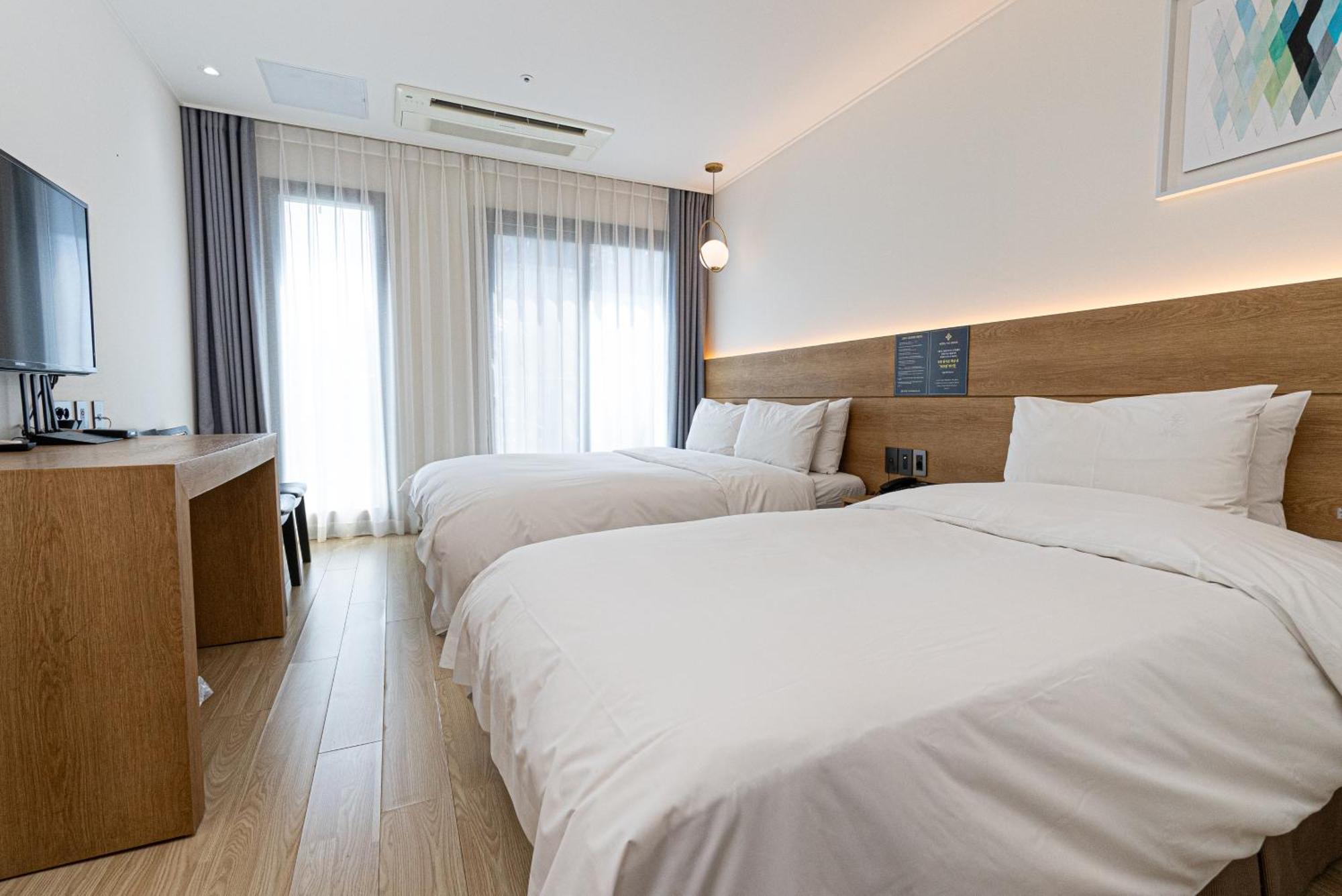 Hotel The Grang Jungmun ซอกวีโพ ภายนอก รูปภาพ