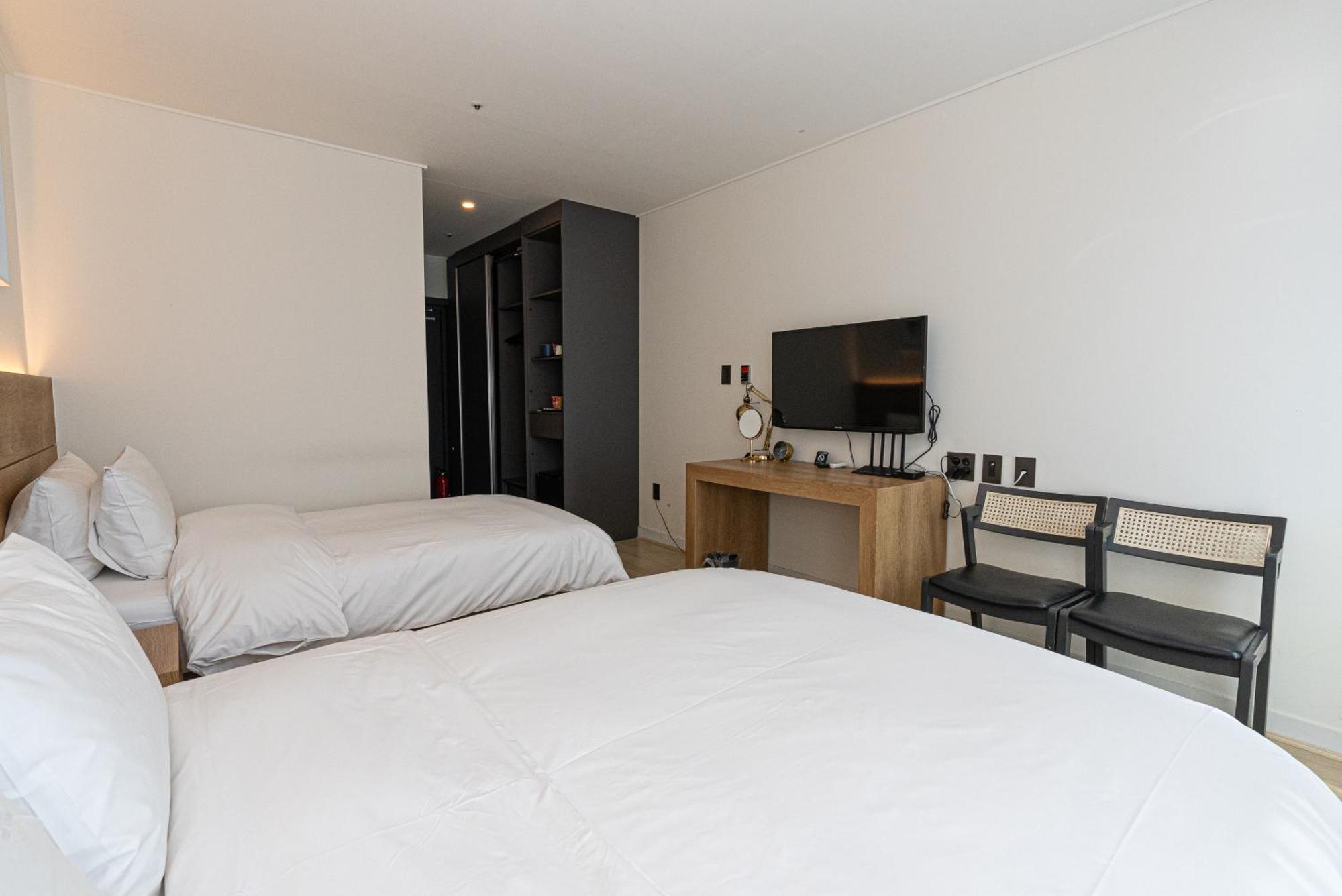 Hotel The Grang Jungmun ซอกวีโพ ภายนอก รูปภาพ